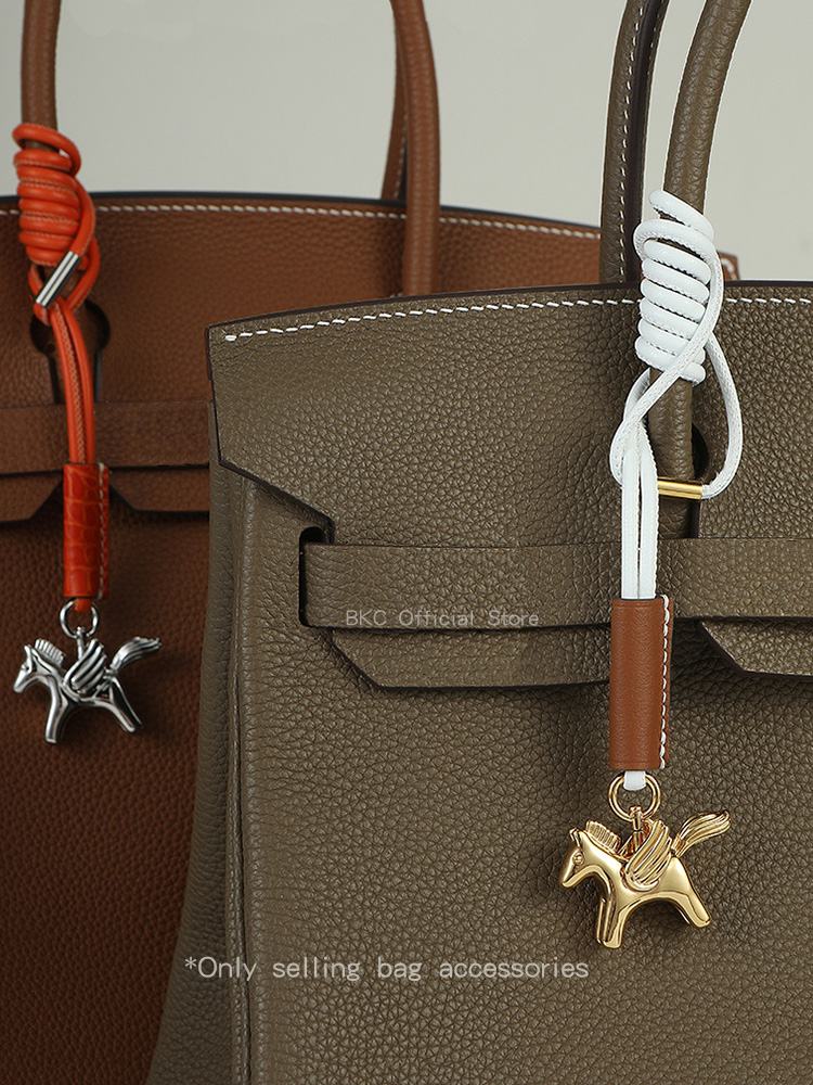 Lujoso Colgante de Latón con F - Luxury Bags Hermes reseña y precio